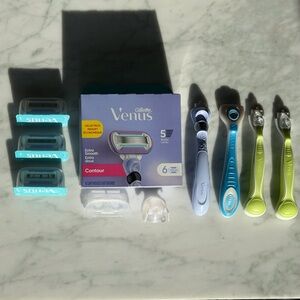 Gillette Venus Deluxe Smooth Swirl Women’s Shaving Bundle